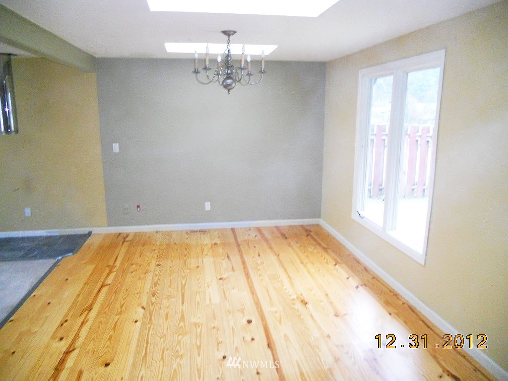 14205 Southeast 141st Street Renton, WA 98059 - Photo 4 of 15