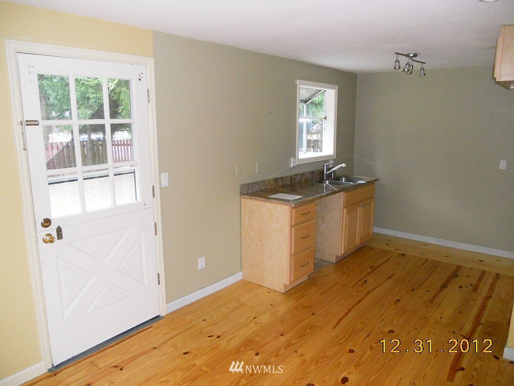 14205 Southeast 141st Street Renton, WA 98059 - Photo 5 of 15