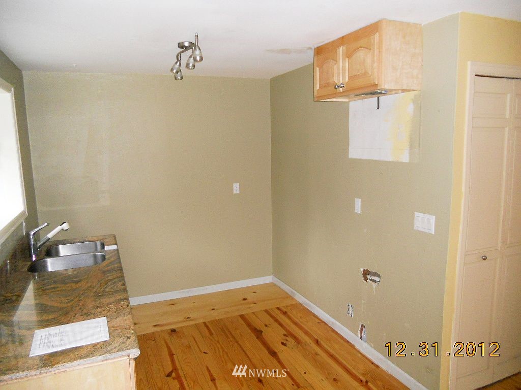14205 Southeast 141st Street Renton, WA 98059 - Photo 6 of 15