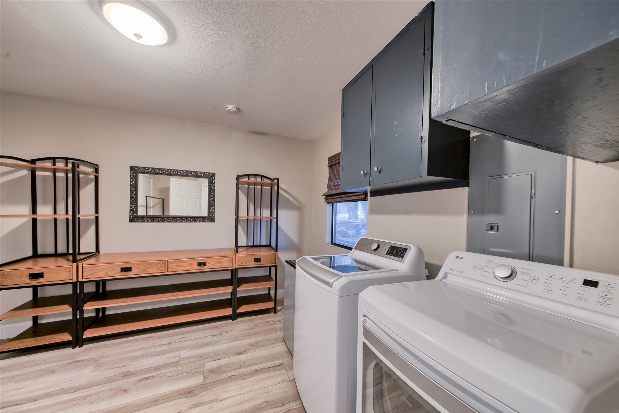 157 Comanche Point Leander, TX 78645 - Photo 25 of 36 a bedroom with bed and cabinets