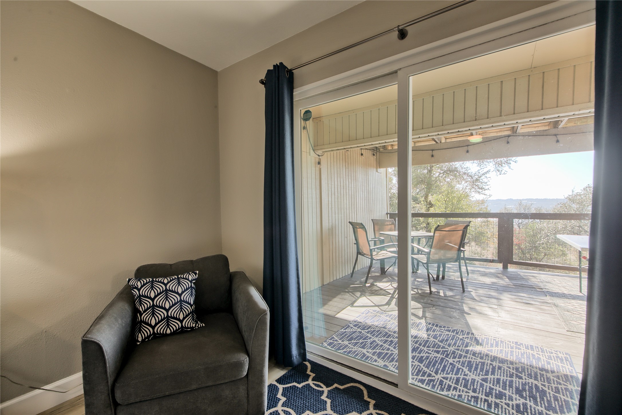 157 Comanche Point Leander, TX 78645 - Photo 33 of 36 a living room with furniture