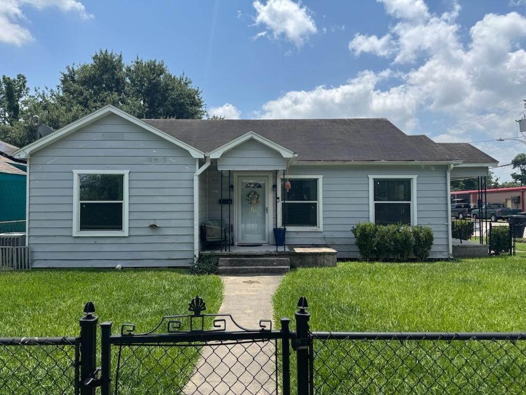 932 Walling Street Houston, TX 77009 - Photo 6 of 23 a front view of a house with a yard
