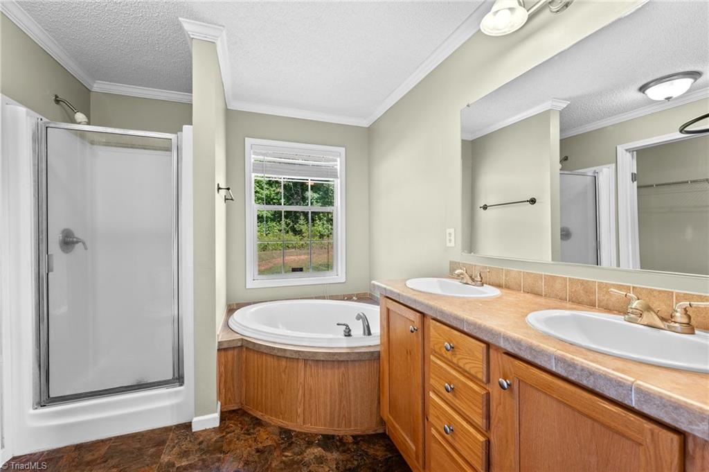240 Rustic Road Reidsville, NC 27320 - Photo 12 of 37 Gallery Image 12