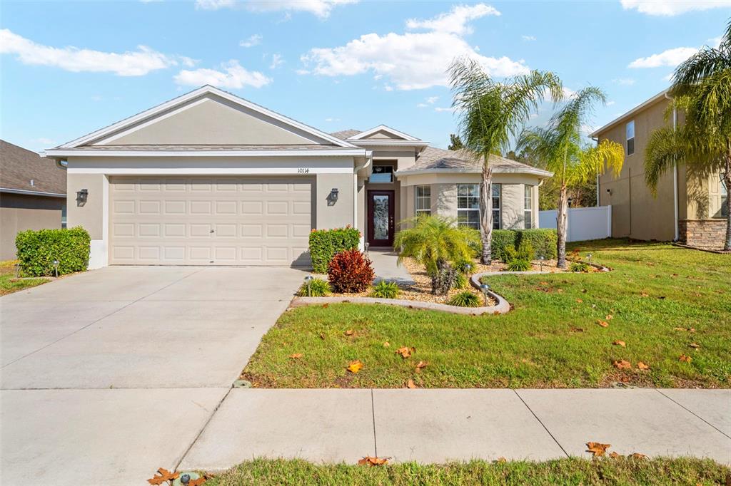 10114 Ives Loop Hudson, FL 34667 - Photo 5 of 49 a front view of a house with garden