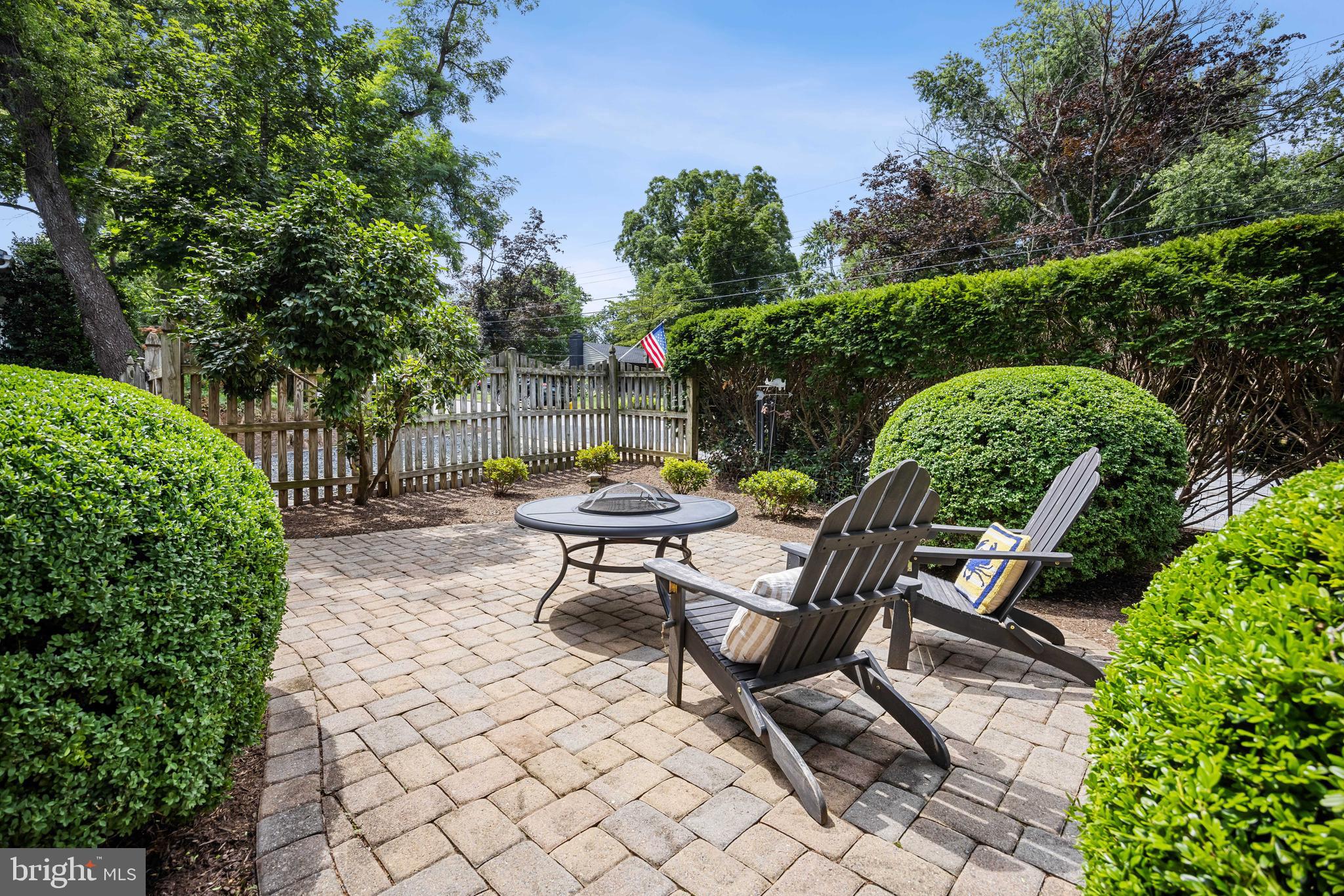 455 Schley Road Annapolis, MD 21401 - Photo 3 of 67 Enjoy the privacy of the fenced front yard