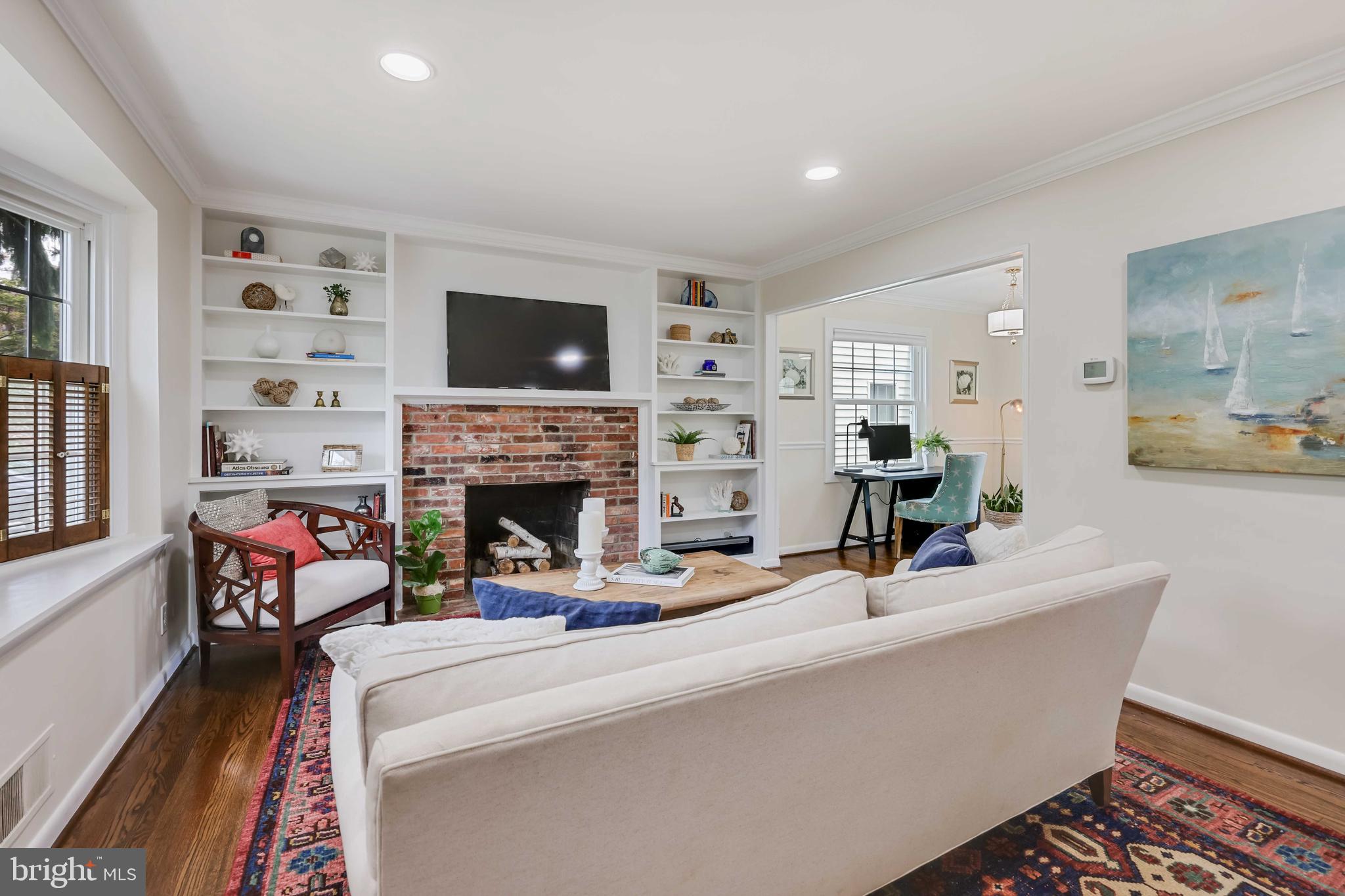 455 Schley Road Annapolis, MD 21401 - Photo 9 of 67 Living room with custom-built ins