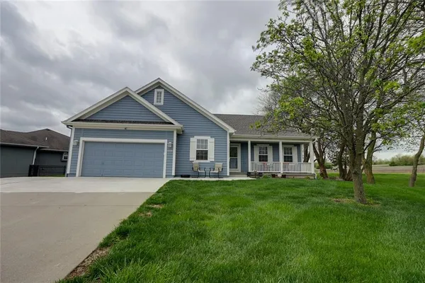 $398,500 | 2010 Prairie Grass Drive, Raymore, MO 64083