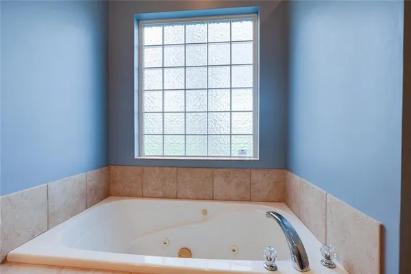 $398,500 | 2010 Prairie Grass Drive, Raymore, MO 64083