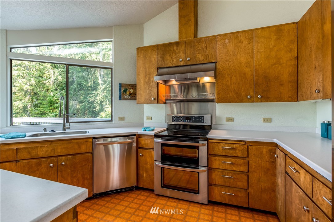 760 Greenoch Loop Oak Harbor, WA 98277 - Photo 12 of 25
