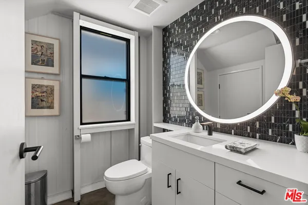 a view of entryway and hall