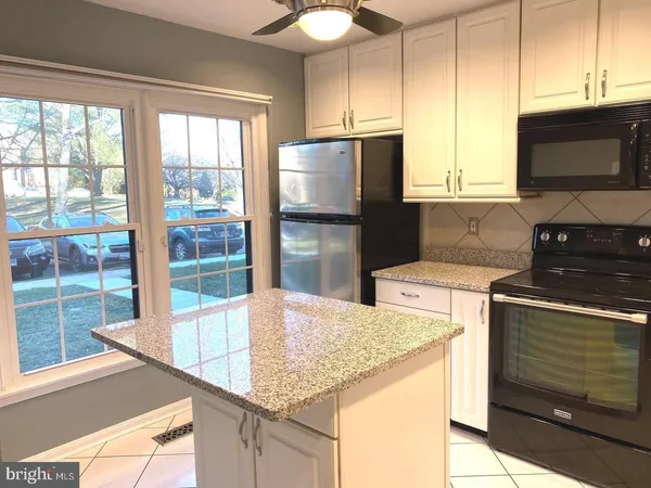 $2,750 | 13 Dickens Square, Lutherville-Timonium, MD 21093