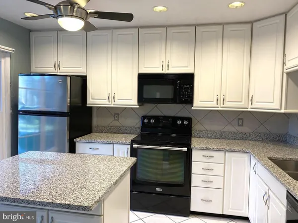 $2,750 | 13 Dickens Square, Lutherville-Timonium, MD 21093