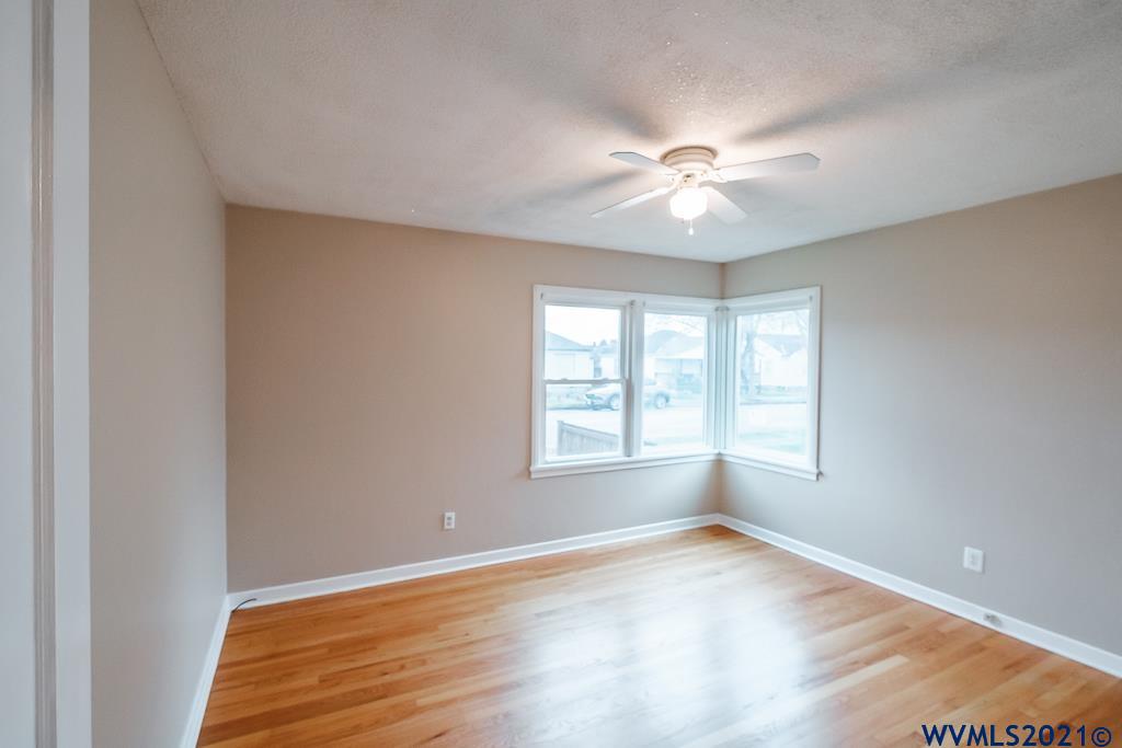 1094 Southwest 14th Avenue Albany, OR 97321 - Photo 9 of 32