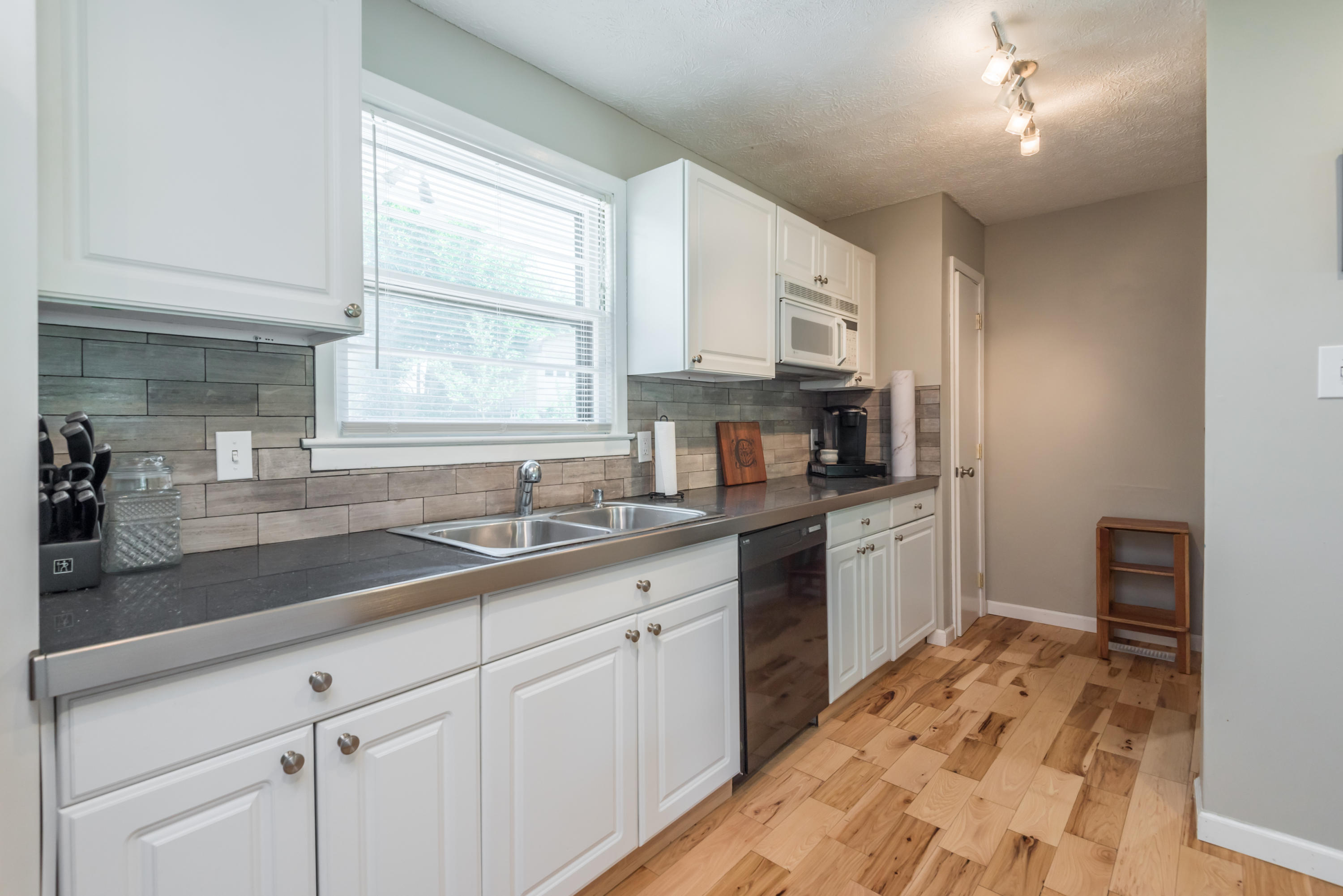 4113 Royalview Road Knoxville, TN 37921 - Photo 10 of 32 4113RoyalViewLn-12