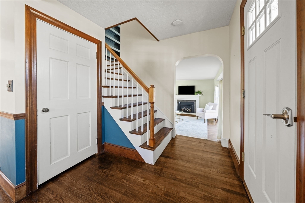 14 Forest Park Road Woburn, MA 01801 - Photo 3 of 34