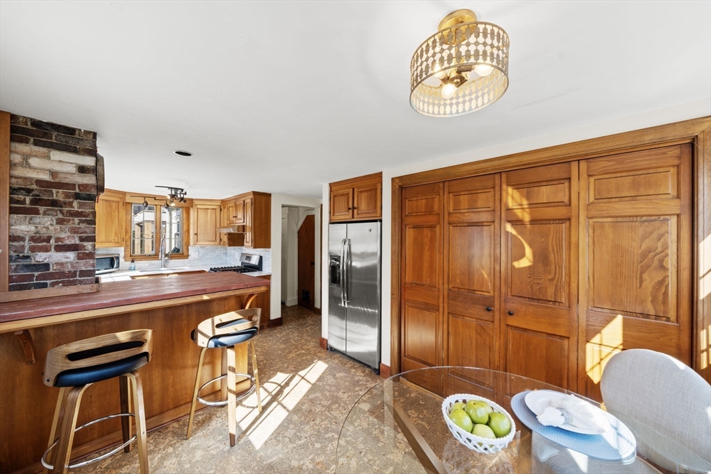 14 Forest Park Road Woburn, MA 01801 - Photo 8 of 34