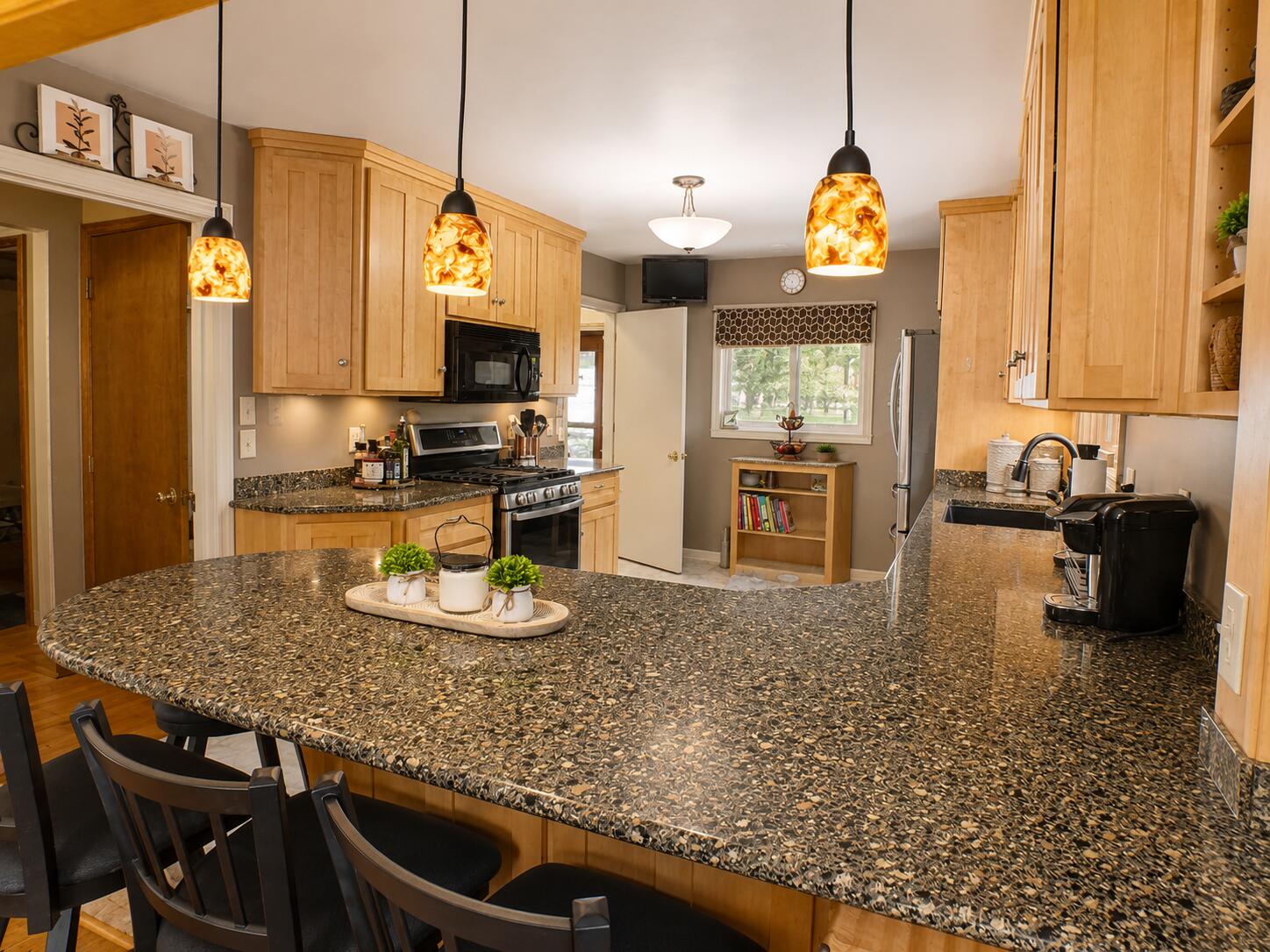 2405 Erie Street Racine, WI 53402 - Photo 13 of 36 Breakfast Bar