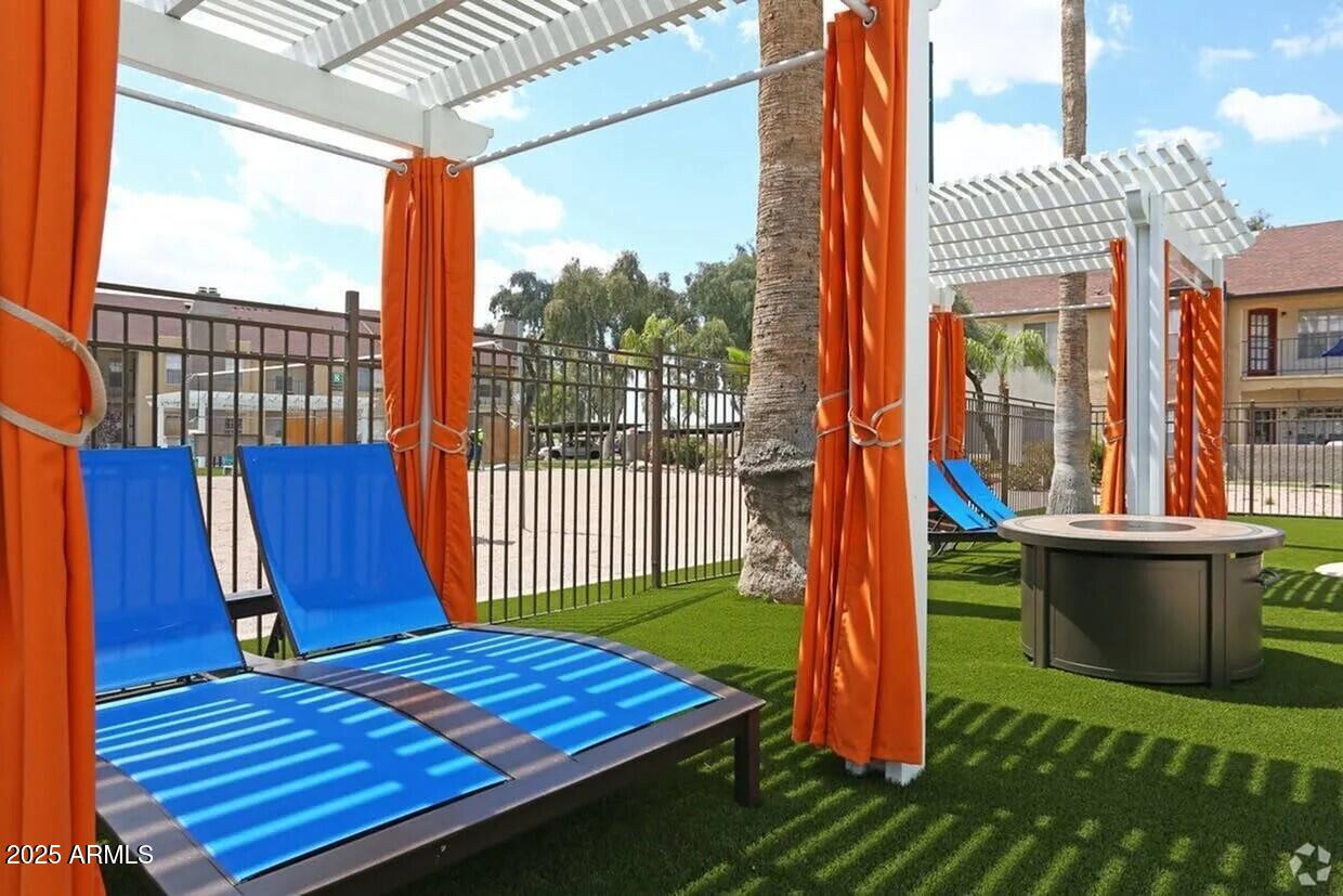 250 South Elizabeth Way, Unit A2 Chandler, AZ 85225 - Photo 9 of 16 Outdoor Lounge