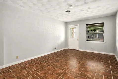 $289,999 | 405 Harriett Street, Arlington, TX 76010