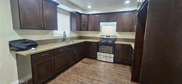 $3,700 | 611 East 75th Street, Los Angeles, CA 90001