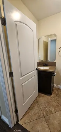 $3,700 | 611 East 75th Street, Los Angeles, CA 90001