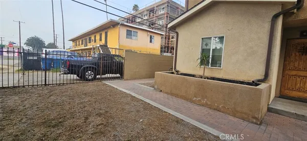 $3,700 | 611 East 75th Street, Los Angeles, CA 90001