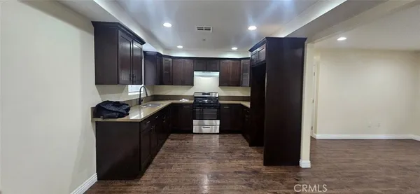 $3,700 | 611 East 75th Street, Los Angeles, CA 90001