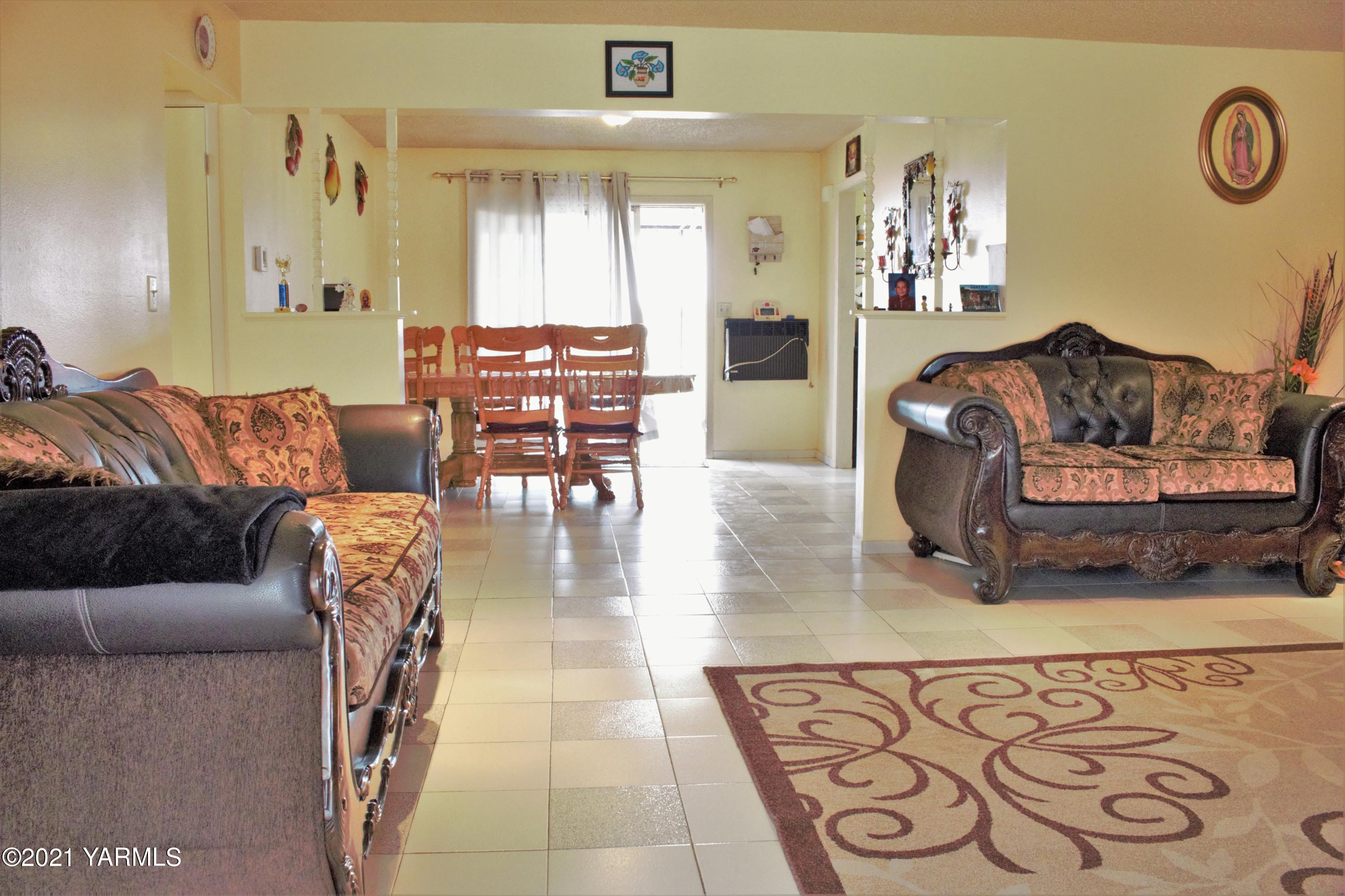 2811 Birchfield Road Yakima, WA 98901 - Photo 12 of 24 a living room with furniture and wooden floor
