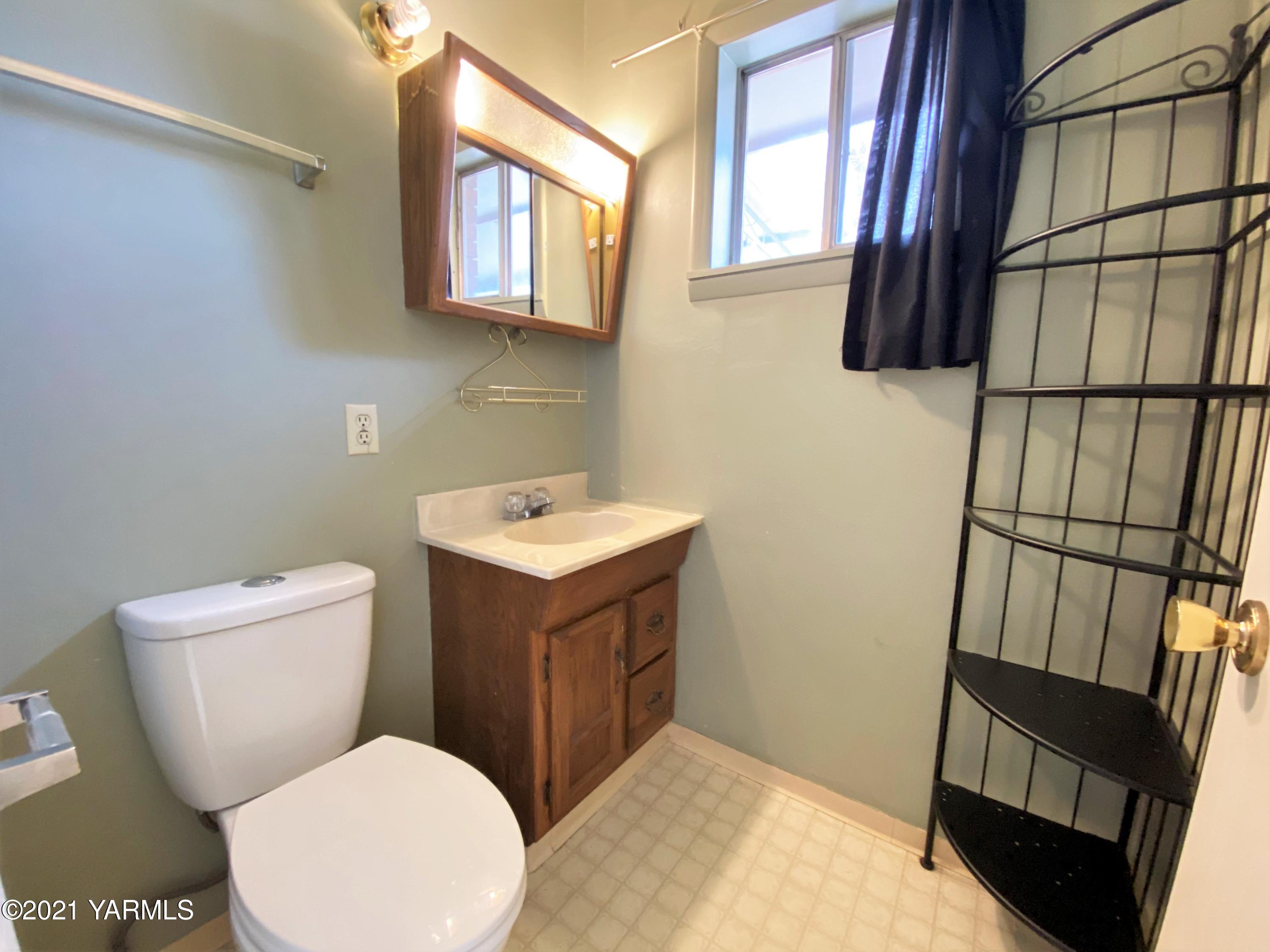 2811 Birchfield Road Yakima, WA 98901 - Photo 16 of 24 a bathroom with a toilet sink and mirror