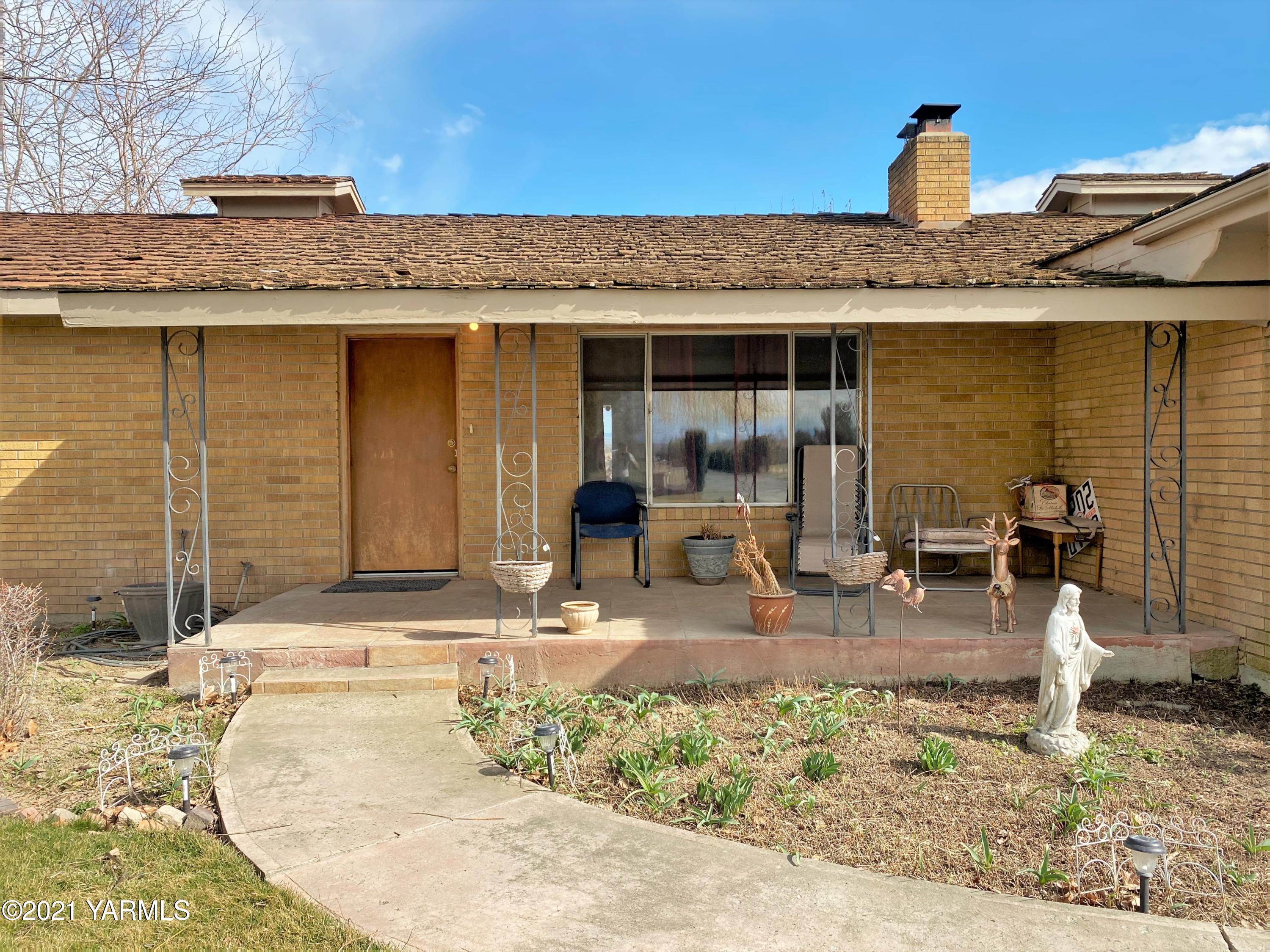 2811 Birchfield Road Yakima, WA 98901 - Photo 3 of 24 a view of a house with patio