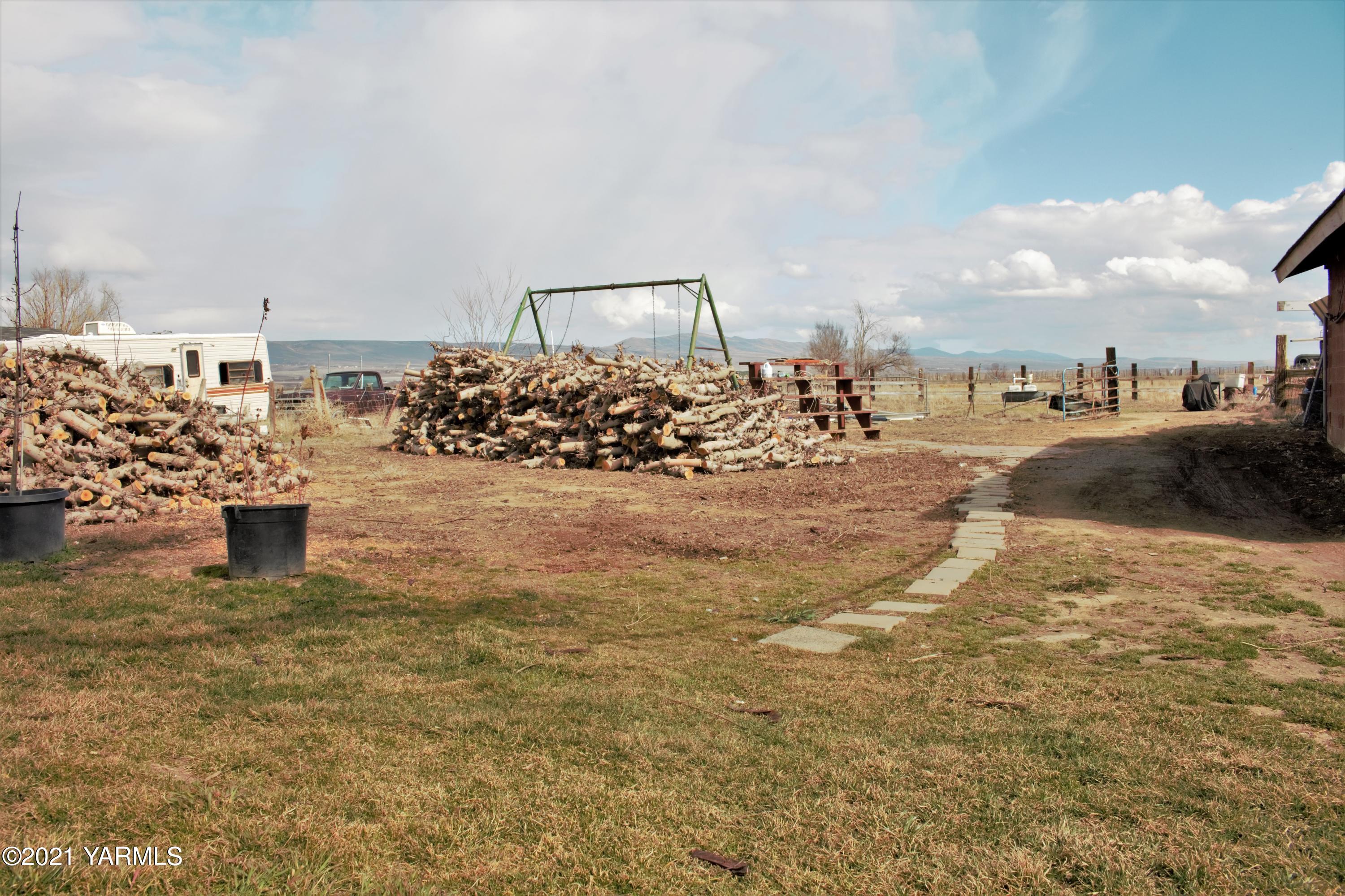 2811 Birchfield Road Yakima, WA 98901 - Photo 21 of 24 a view of a terrace