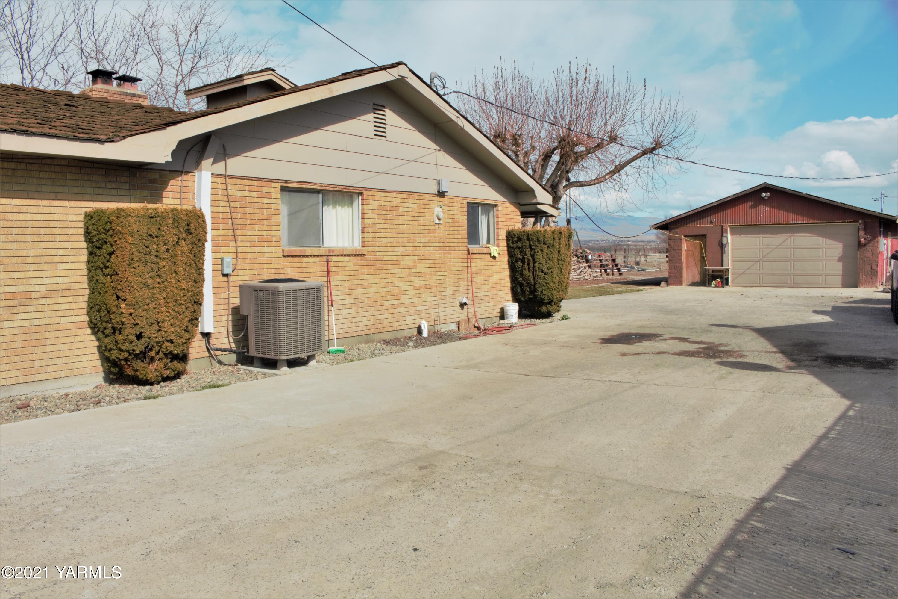 2811 Birchfield Road Yakima, WA 98901 - Photo 5 of 24 a view of a house with a snow in the yard