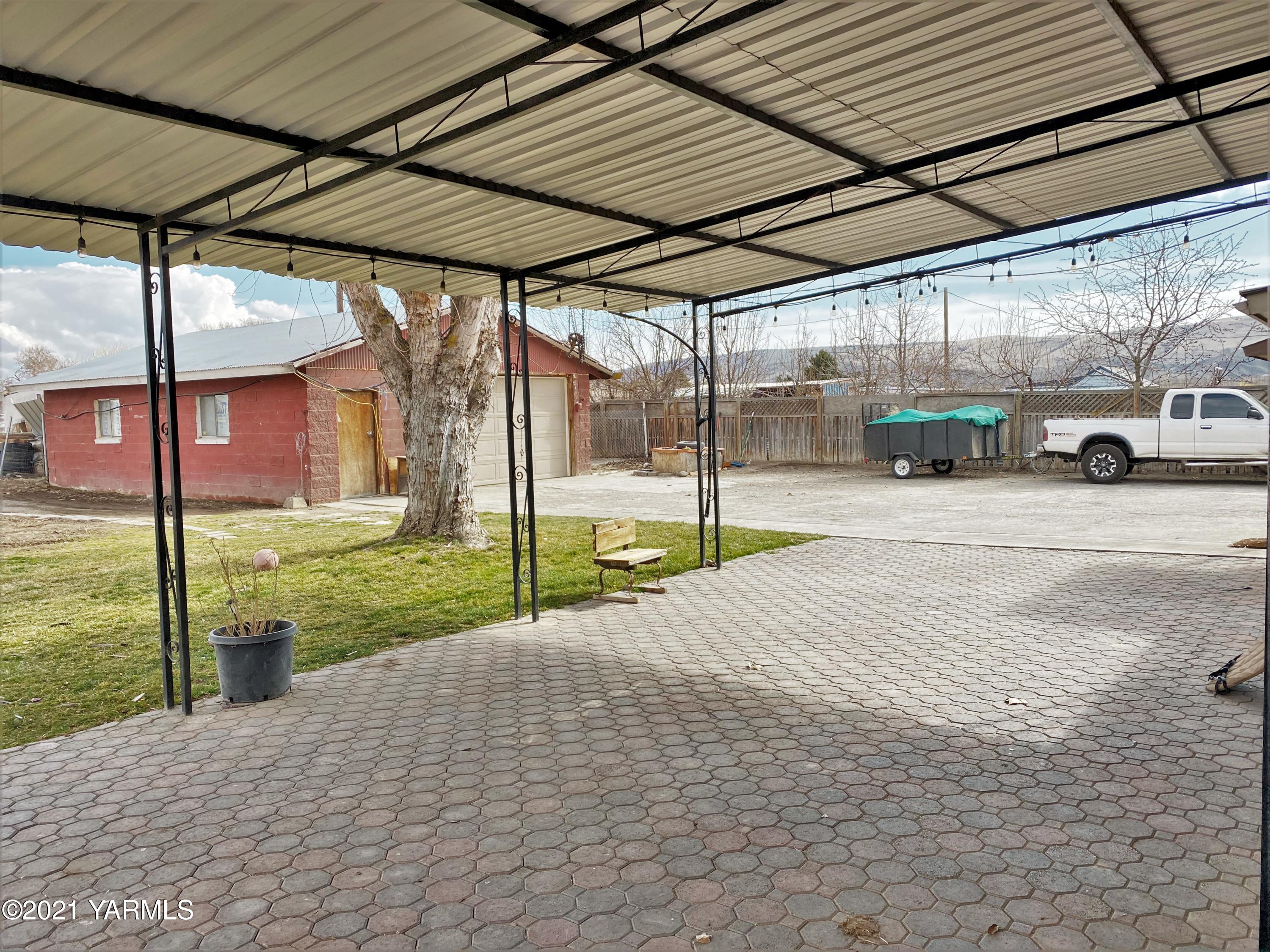 2811 Birchfield Road Yakima, WA 98901 - Photo 7 of 24 a view of a backyard