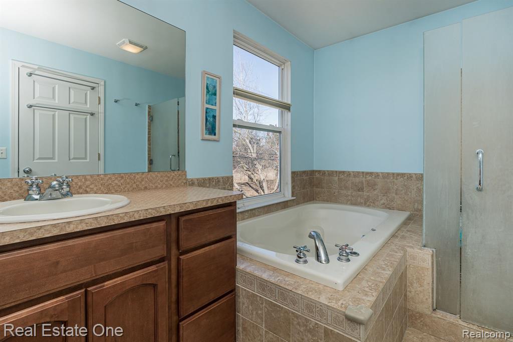 390 Shadywood Road Rochester Hills, MI 48307 - Photo 20 of 38