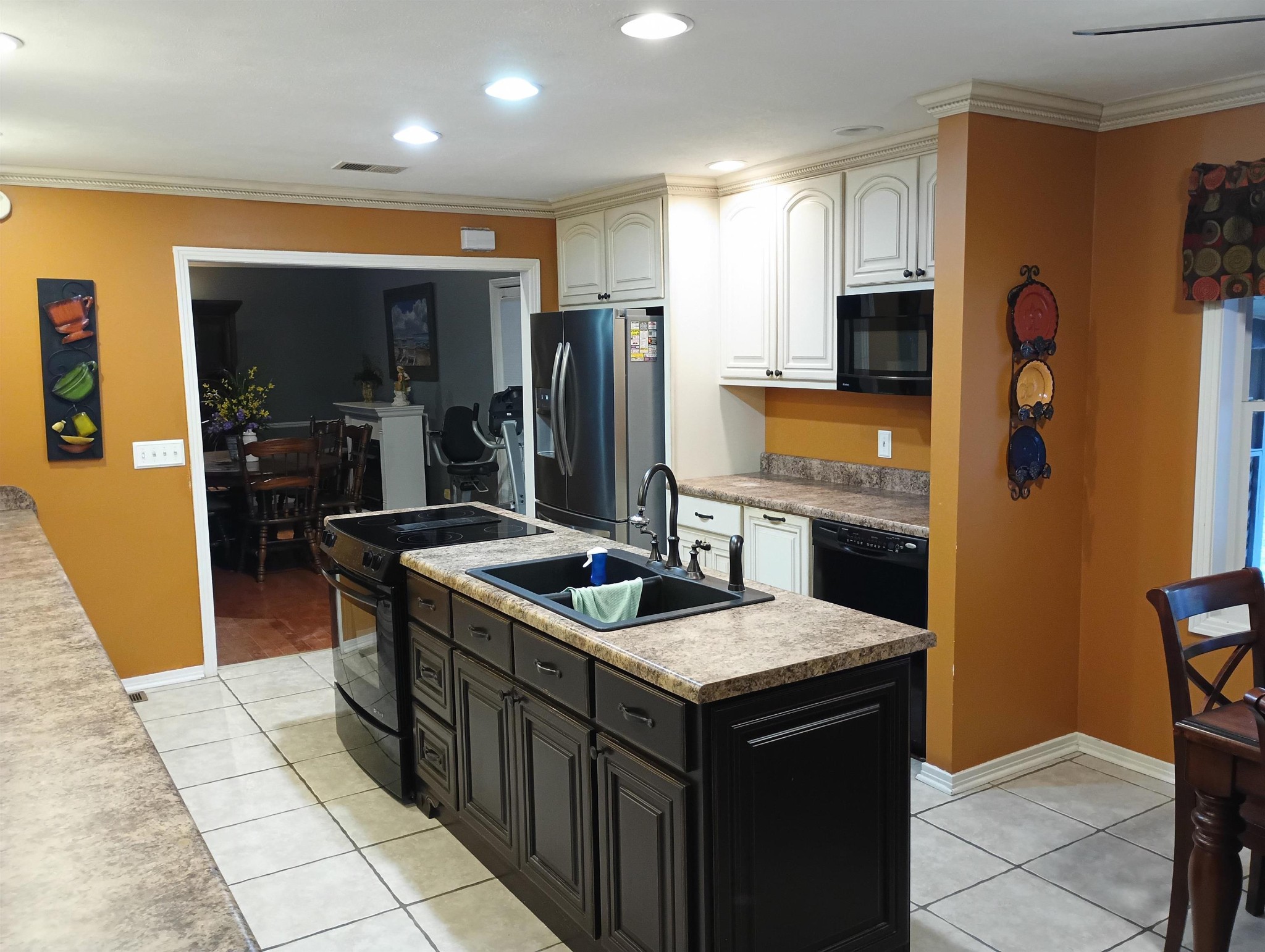 540 Willoughby Loop Savannah, TN 38372 - Photo 11 of 25 a kitchen with stainless steel appliances granite countertop a sink stove and refrigerator