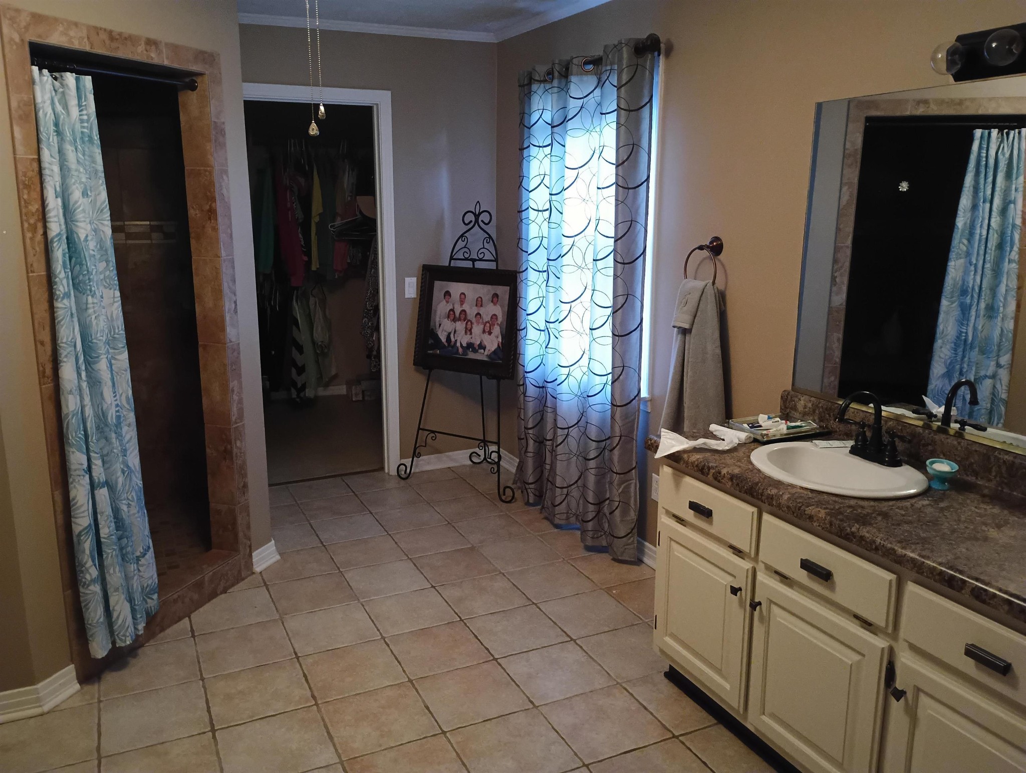 540 Willoughby Loop Savannah, TN 38372 - Photo 19 of 25 a spacious bathroom with a double vanity sink and a mirror