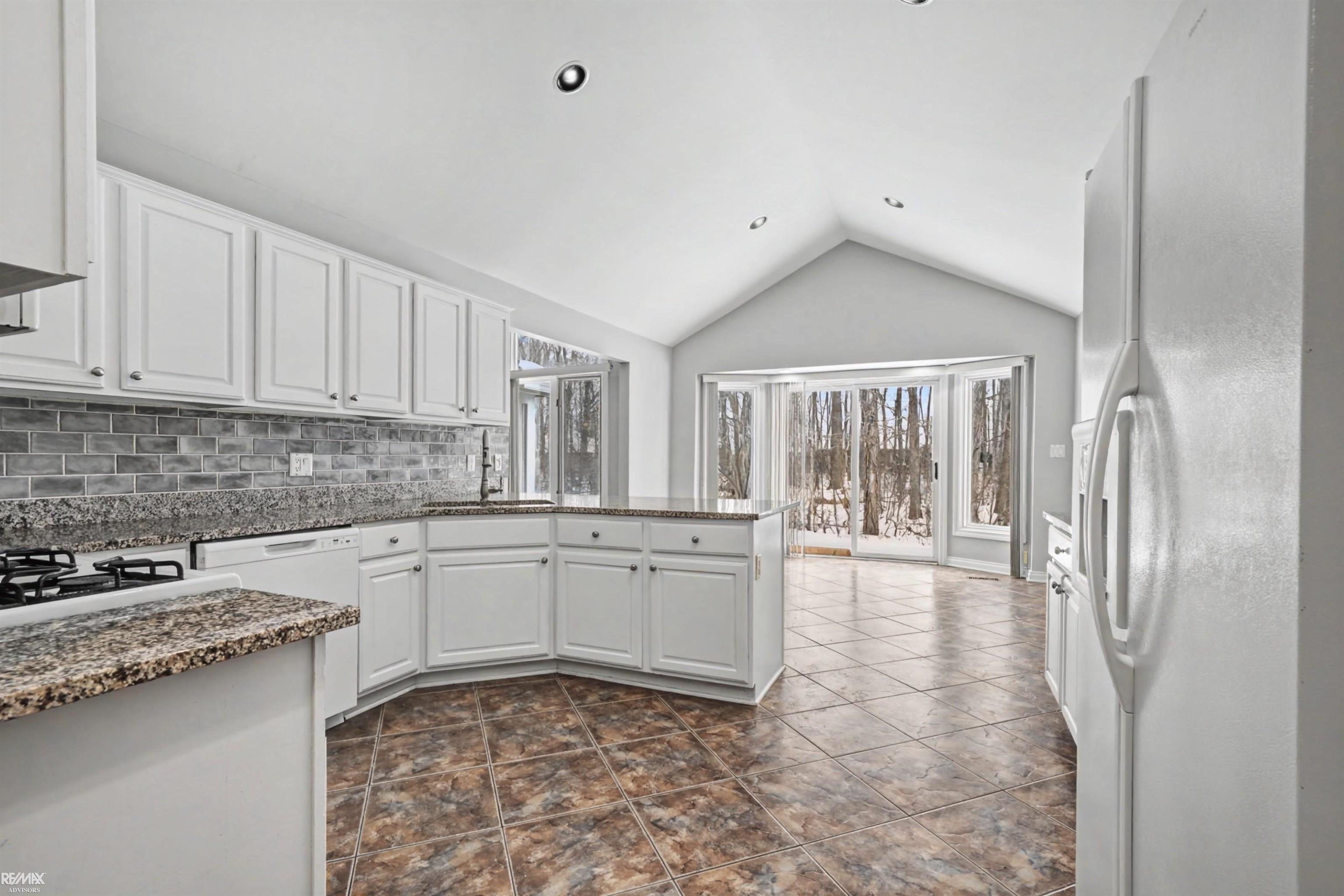 48498 Beacon Square Drive Macomb, MI 48044 - Photo 27 of 68