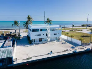 $3,900,000 | 74560 Overseas Highway, Islamorada, FL 33036
