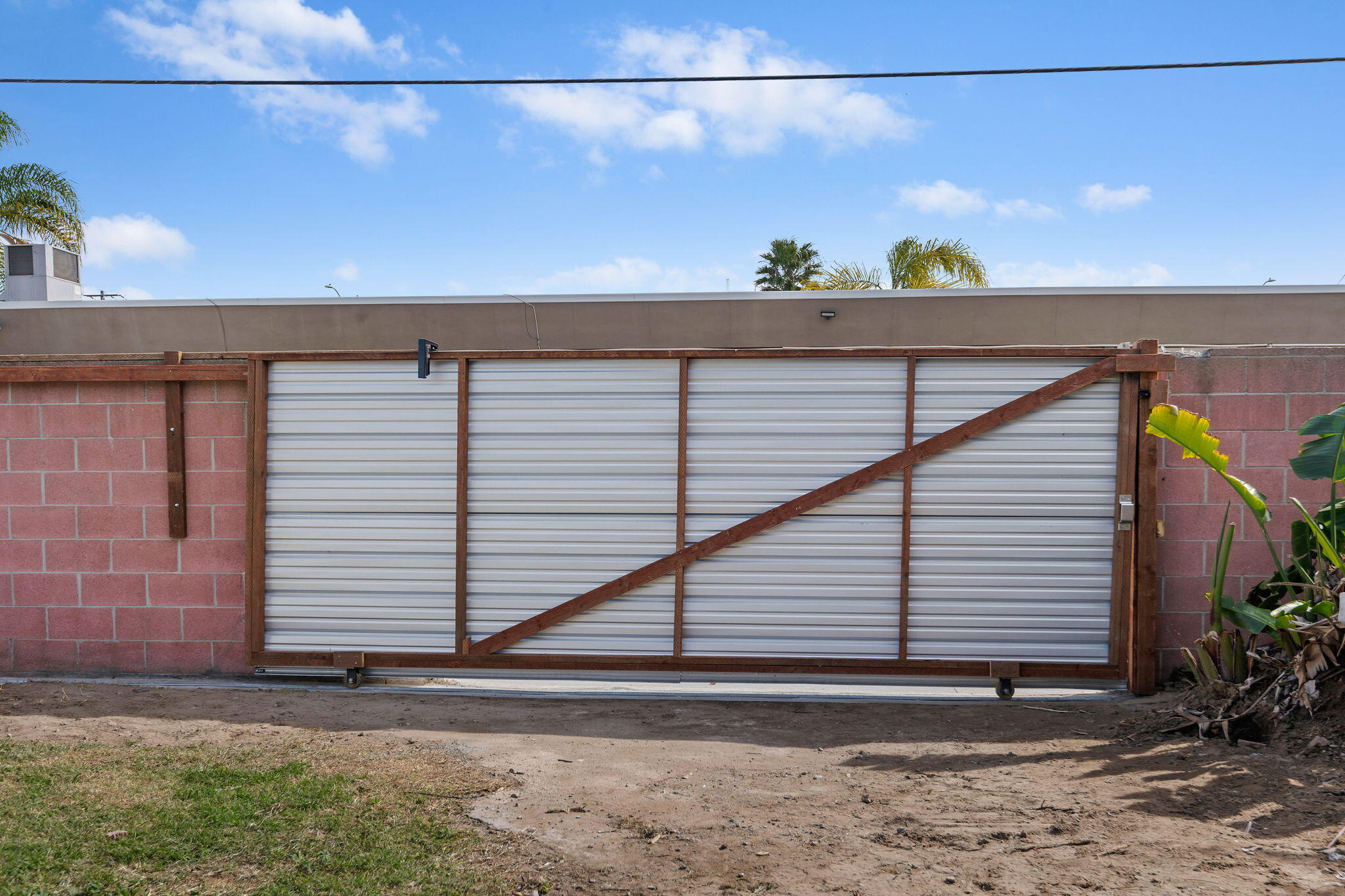 4200 South A Street Oxnard, CA 93033 - Photo 19 of 23 a view of a garage