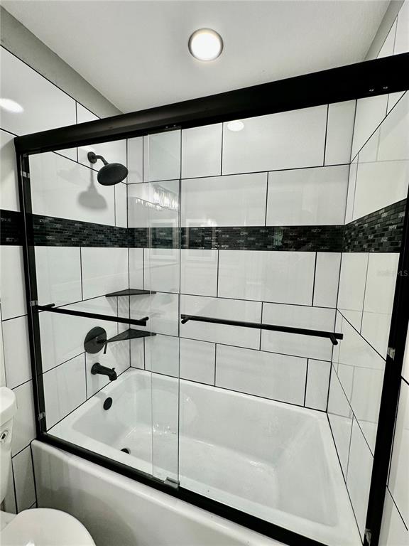 460 Base Avenue East, Unit 129 Venice, FL 34285 - Photo 16 of 33 a bathroom with a bathtub
