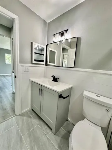 $2,400 | 460 Base Avenue East, Unit 129, Venice, FL 34285