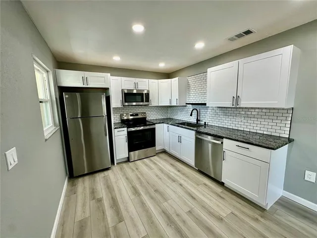 $2,400 | 460 Base Avenue East, Unit 129, Venice, FL 34285