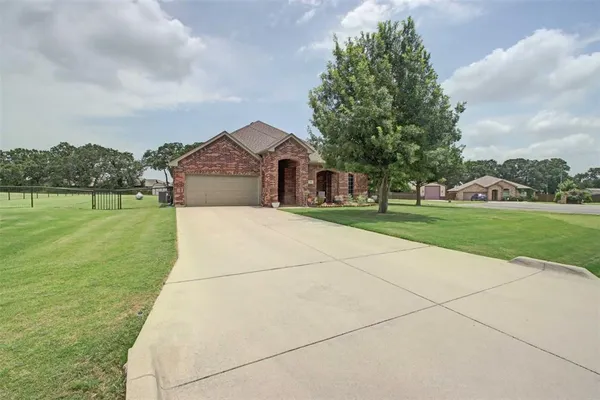 $549,900 | 108 Champions Way, Azle, TX 76020
