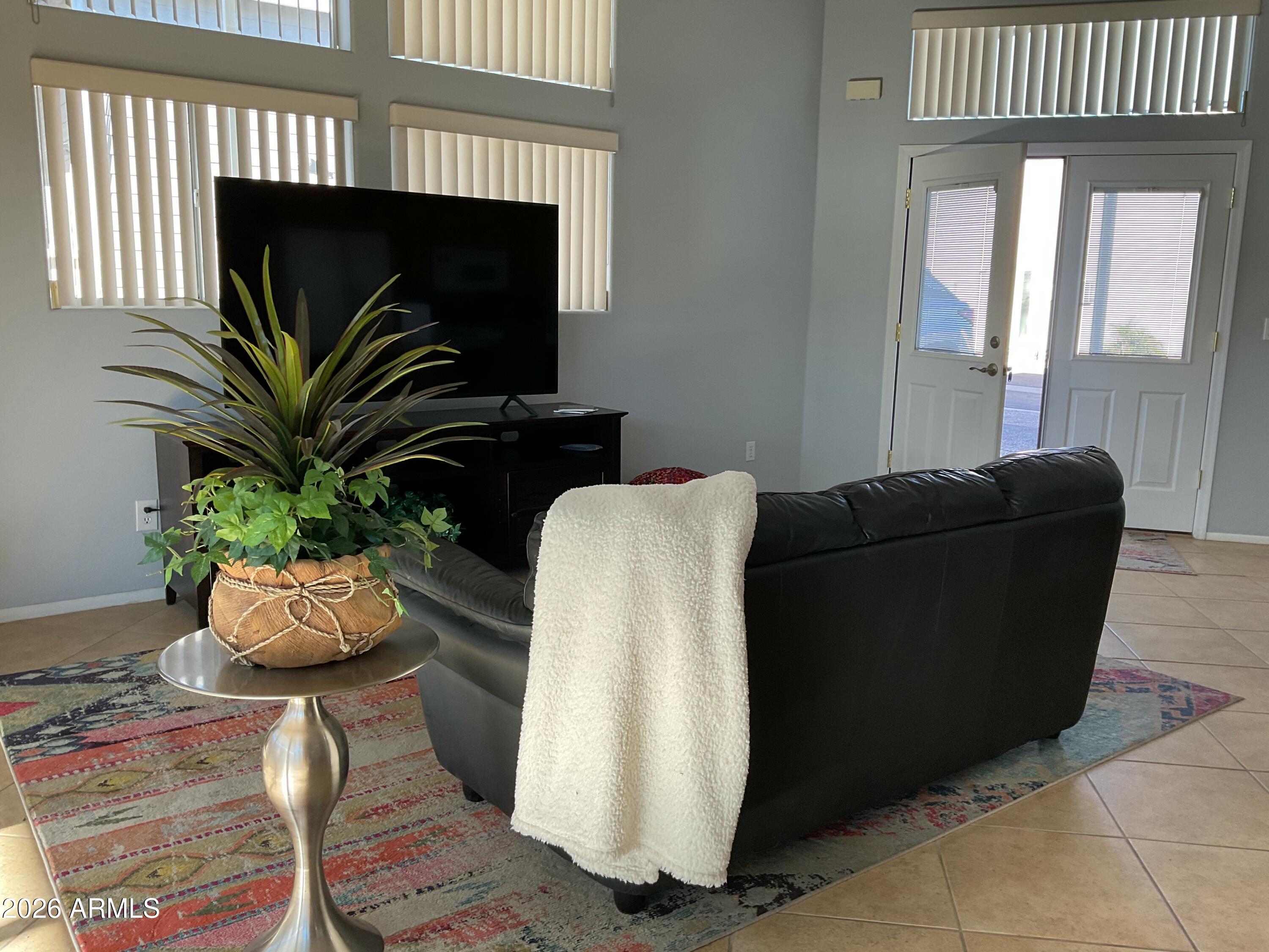 17200 West Bell Road, Unit 1770 Surprise, AZ 85374 - Photo 10 of 36 a living room with furniture and a potted plant
