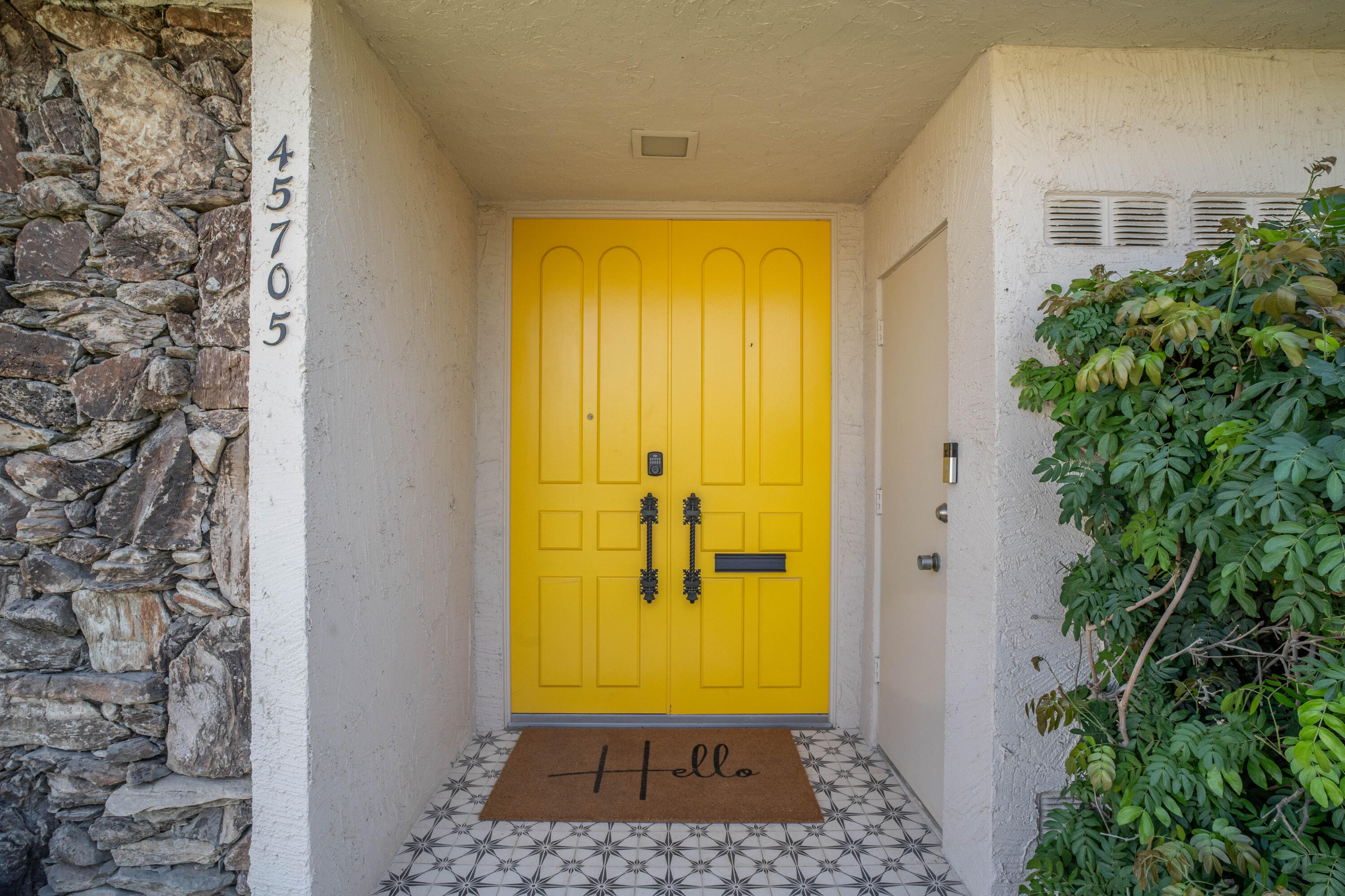 45705 Pawnee Road Indian Wells, CA 92210 - Photo 58 of 68 Bold entry