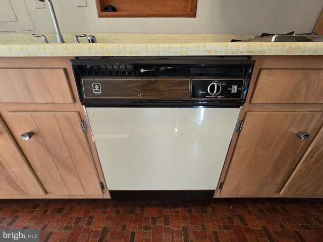 a close view of sink and tap