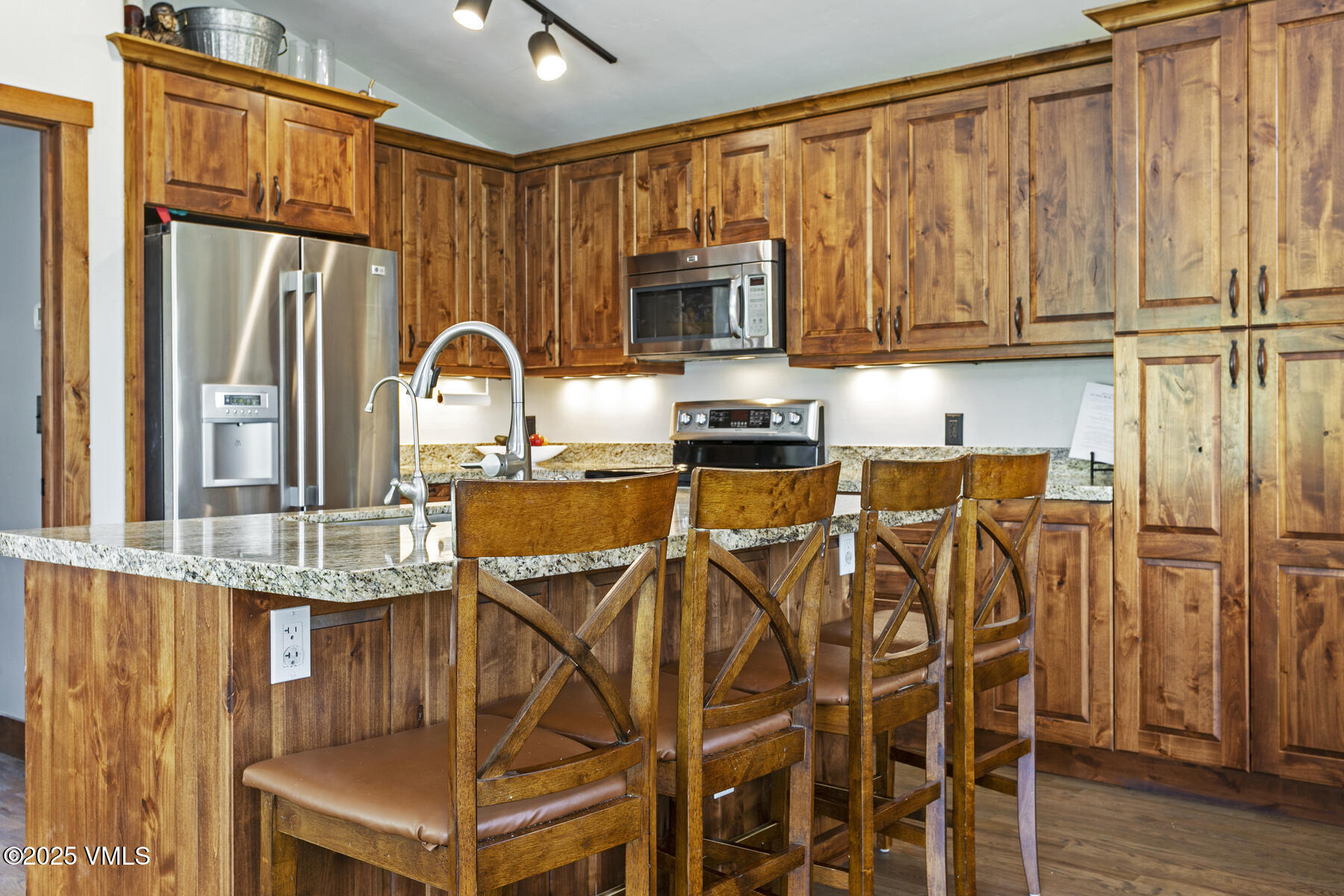 2475 Old Trail Road, Unit B Avon, CO 81620 - Photo 6 of 27 2475 Old Trail Rd-009-008-Kitchen-MLS_Si