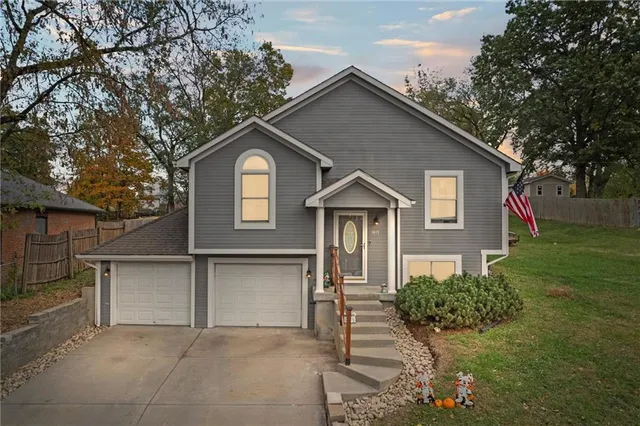 $299,950 | 1417 5th Avenue, Leavenworth, KS 66048