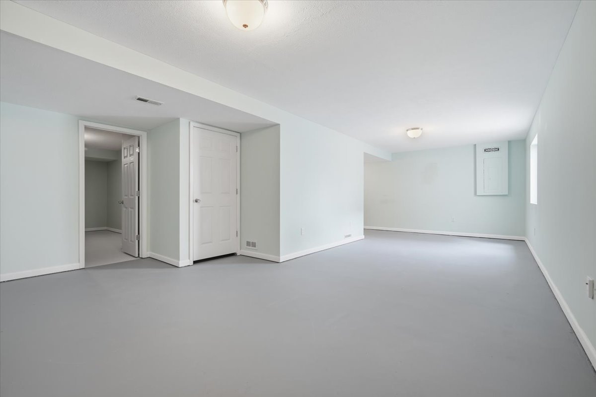 915 Teegan Street Normal, IL 61761 - Photo 25 of 33 an empty room with a natural light