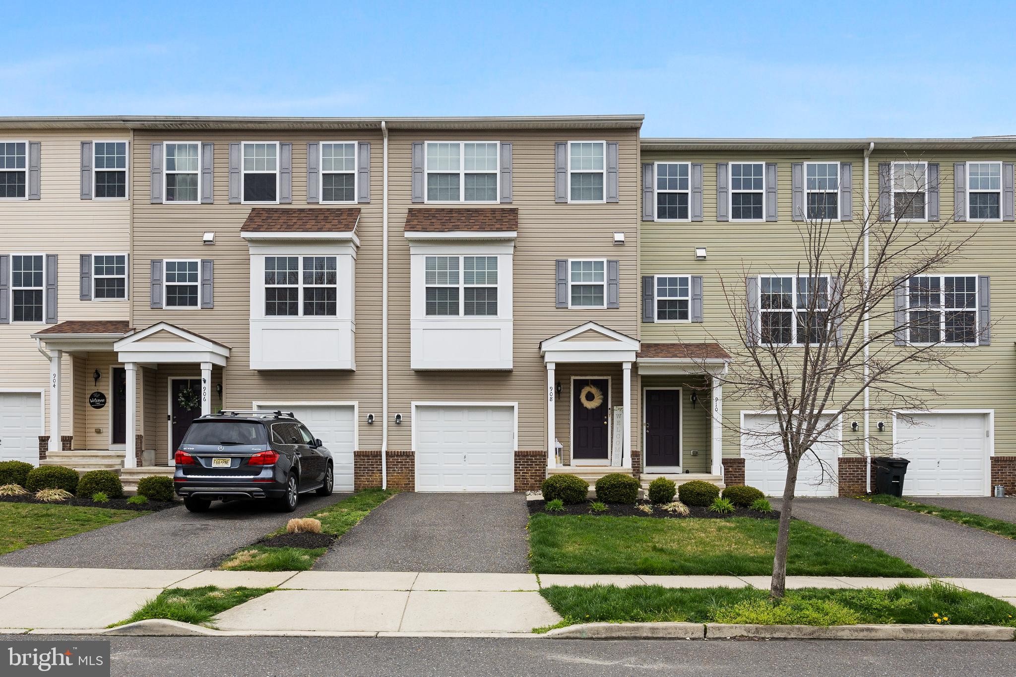 908 Georgetown Road Wenonah, NJ 08090 - Photo 2 of 31 Beautiful 3 story townhome!